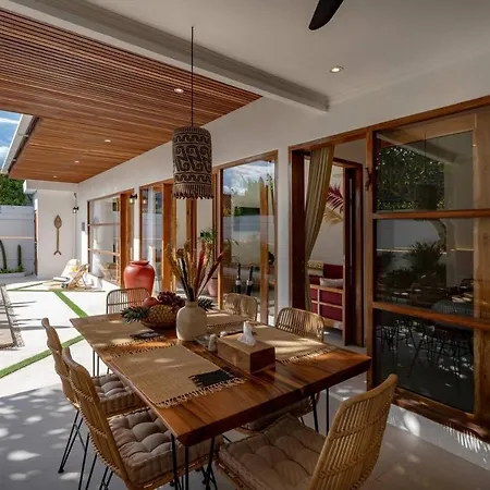 Cosy 2Bd Chic Villa With Private Pool In Central Location